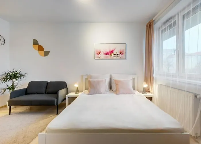 Comfy In Town Apartment *